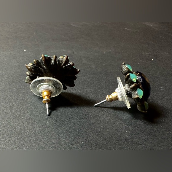 Jeweled stud earrings - Picture 2 of 2